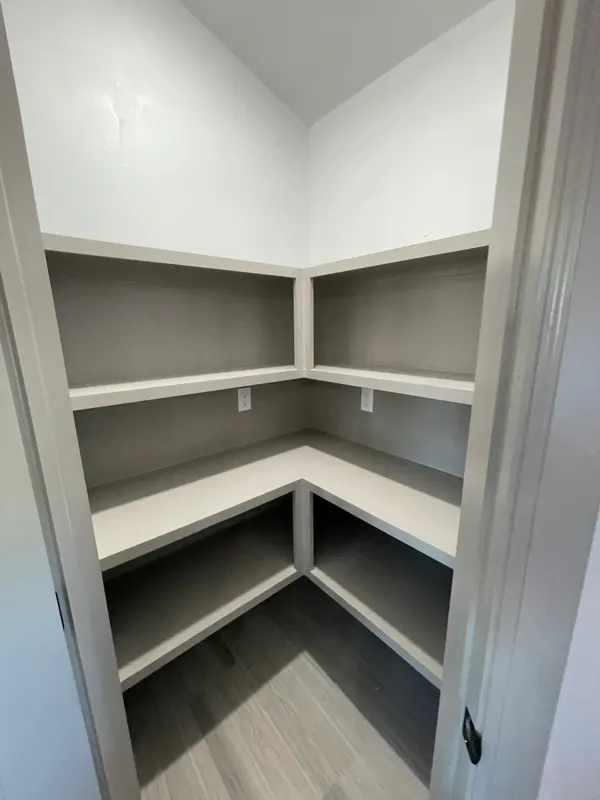 Corner pantry shelving