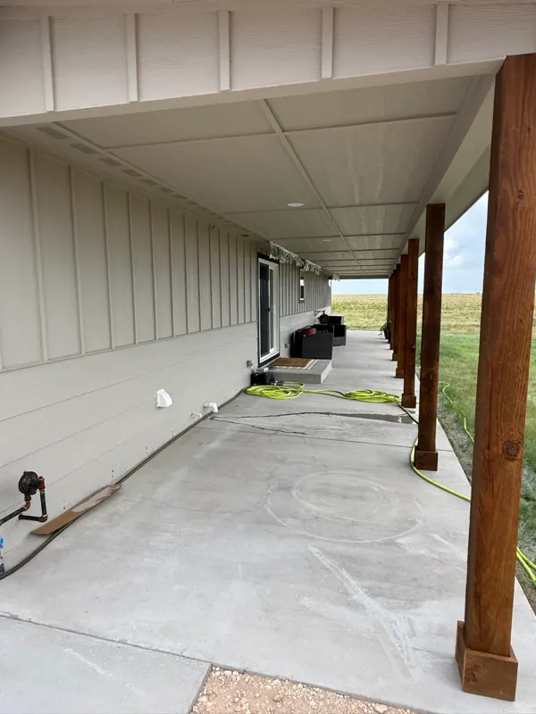 Porch with timber posts